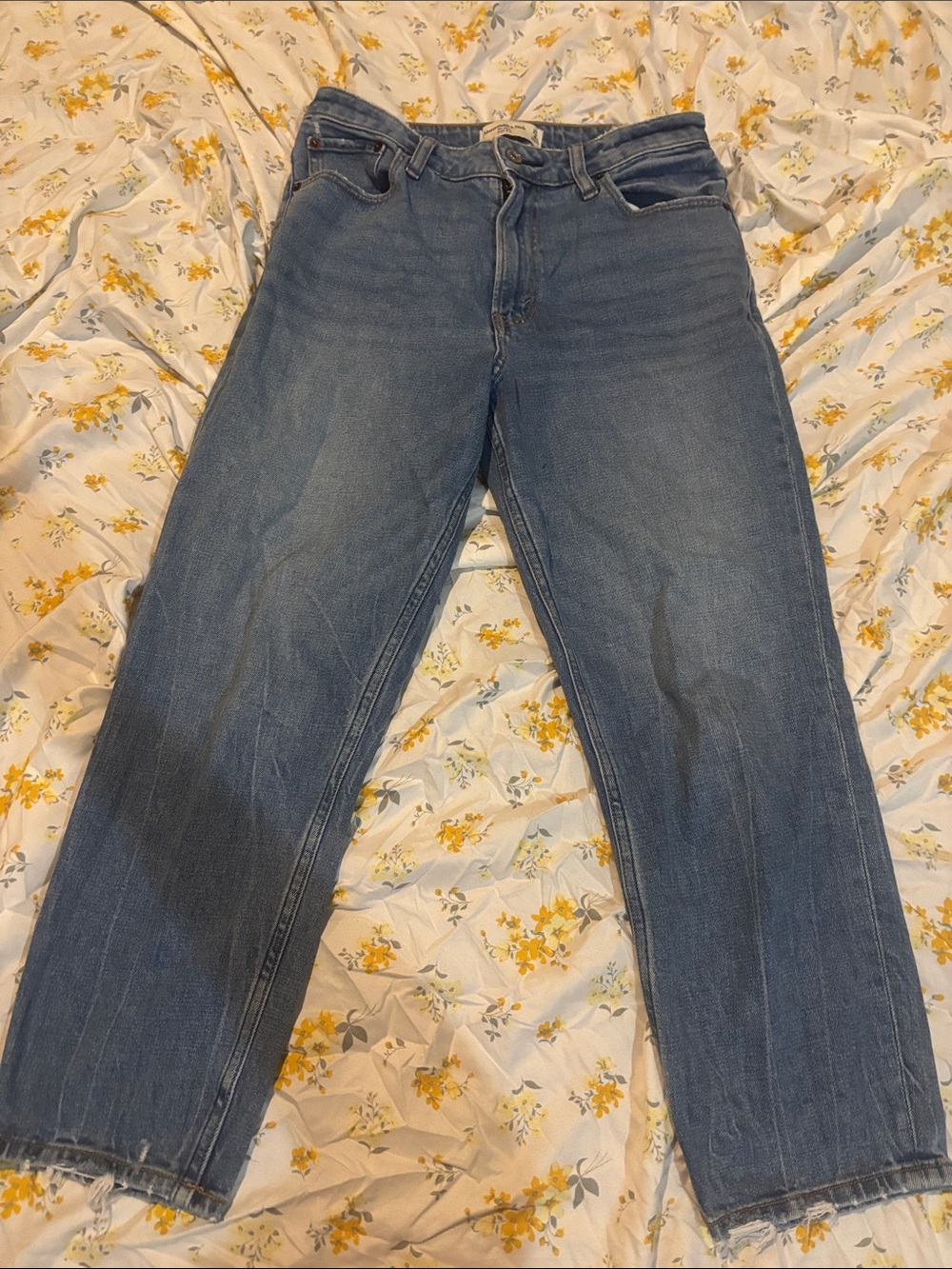 Abercrombie & Fitch Women's Straight-Leg Jeans in Medium Blue Wash (27/4xs)